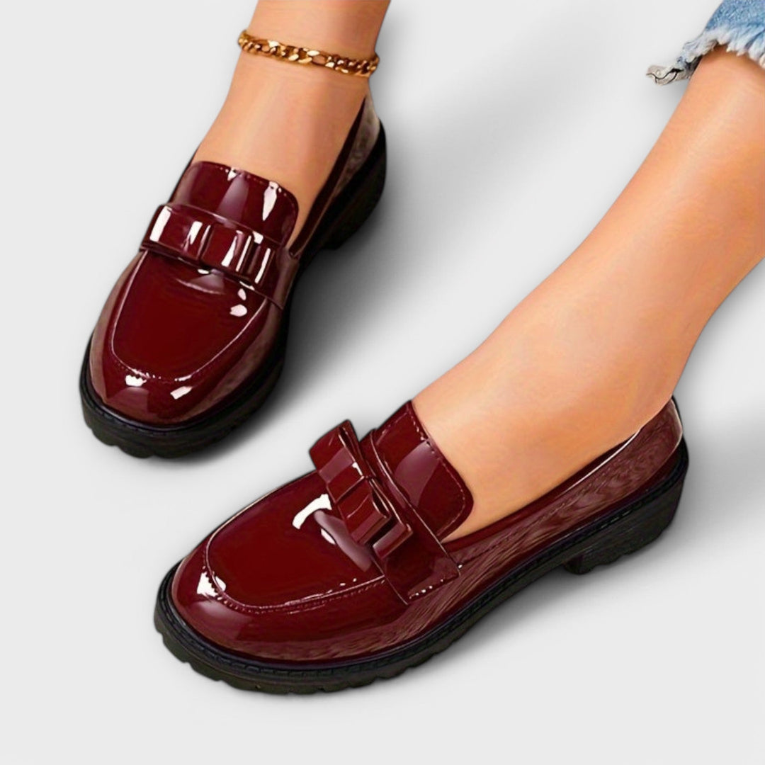 Kesäiset Slip-On Loaferit Koristenauhalla – Tyylikäs ja Mukava Valinta