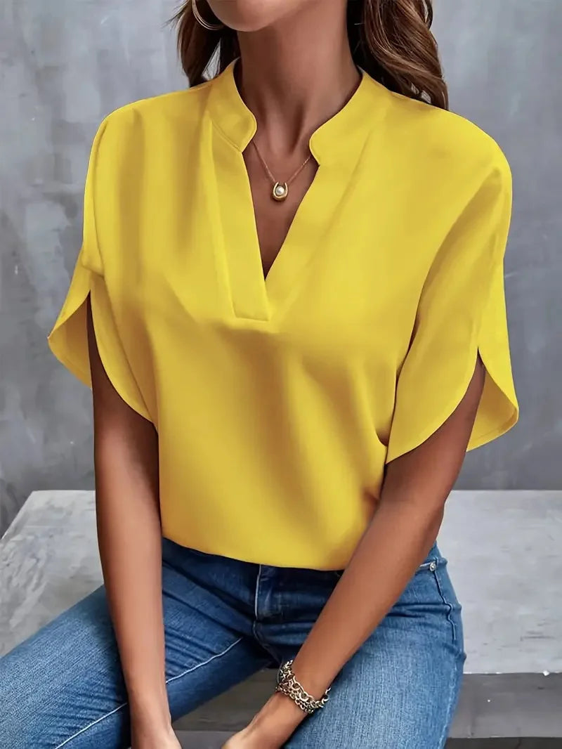 Roswina – V-Neck T-Shirt with Rentomallinen Design