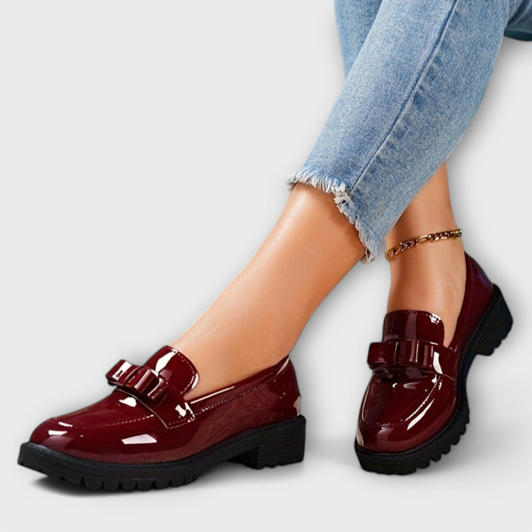 Kesäiset Slip-On Loaferit Koristenauhalla – Tyylikäs ja Mukava Valinta