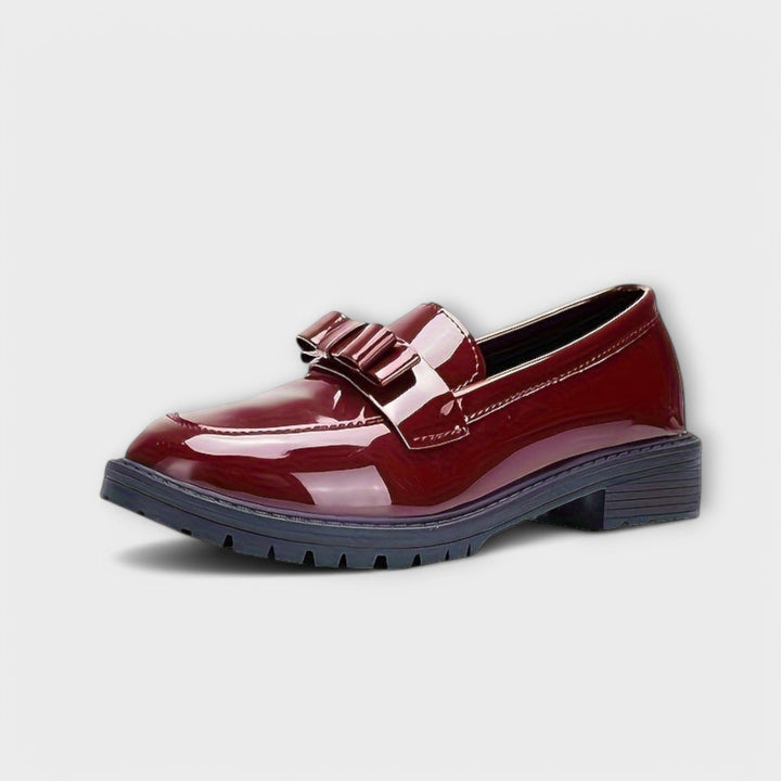 Kesäiset Slip-On Loaferit Koristenauhalla – Tyylikäs ja Mukava Valinta