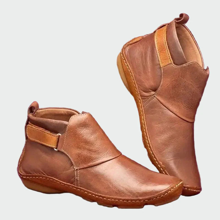 Clara – Ruskeat Nahkasaappaat